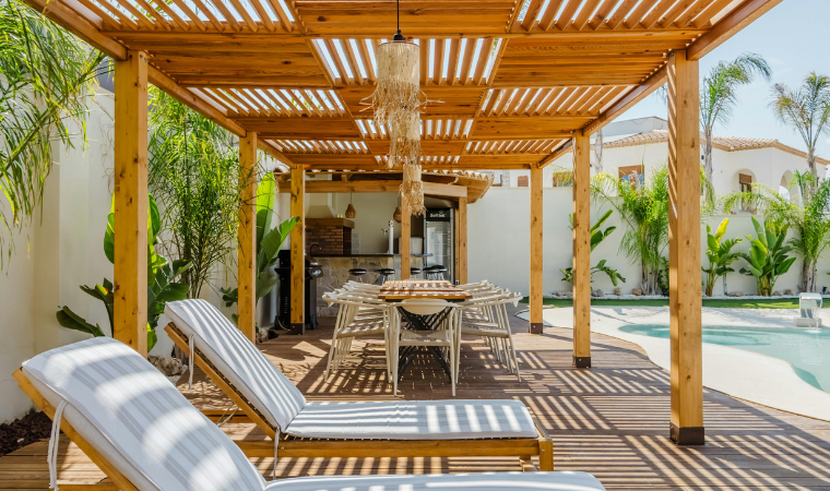 Aluminum Vs Wood Patio Covers Durability, Cost, And Maintenance